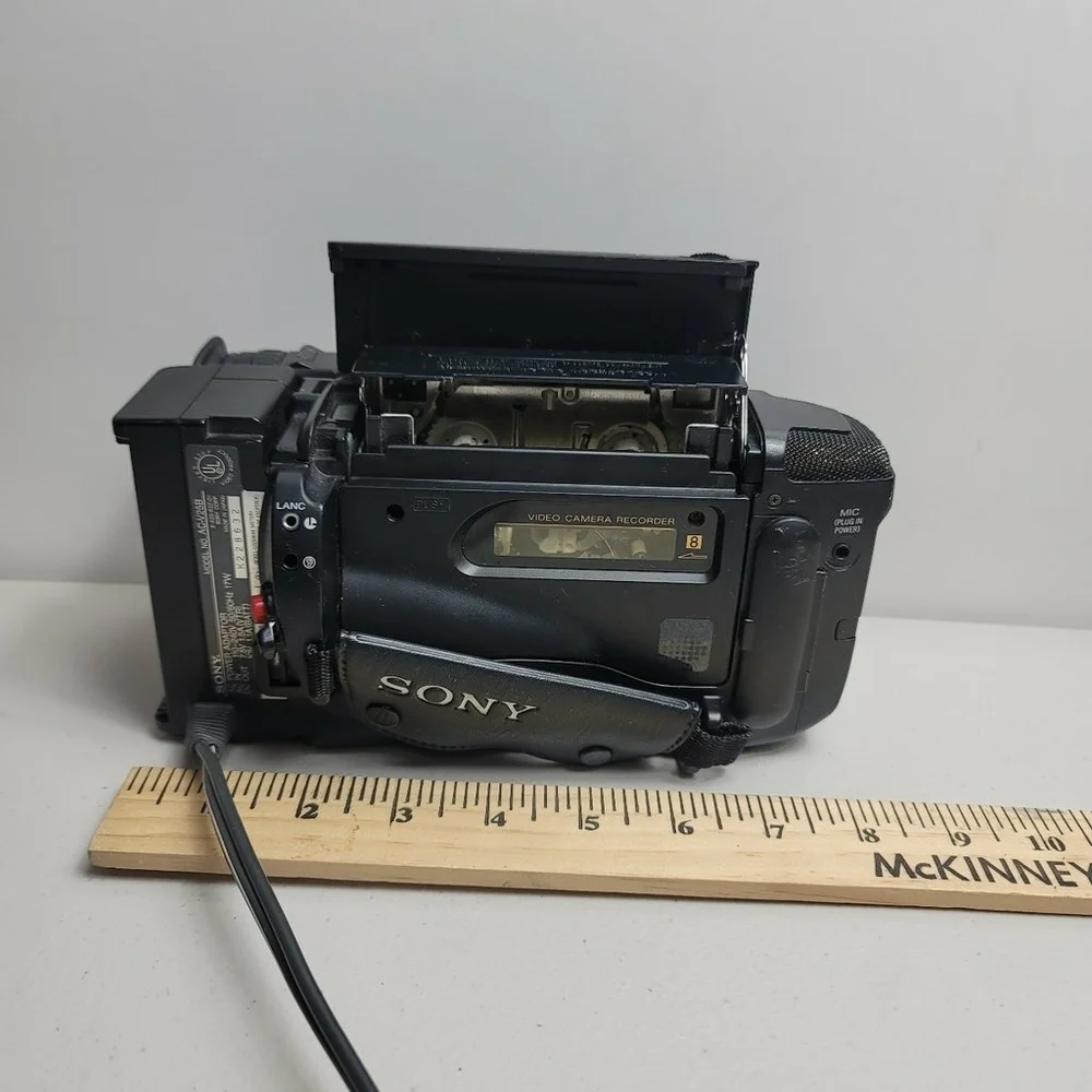 Sony Video Hi-8 Handycam CCD-TR400 Camcorder As Is NO work selling just for part